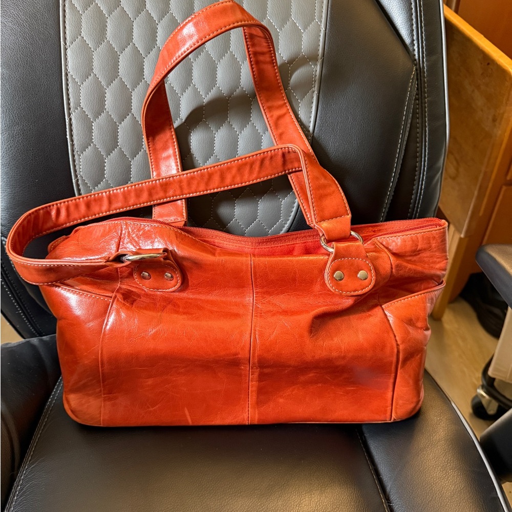 BUTLER BAG in color ginger with inner organizer